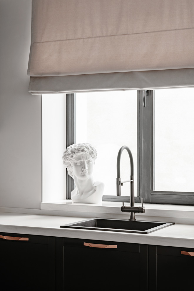 Стильная кухня в черном цвете