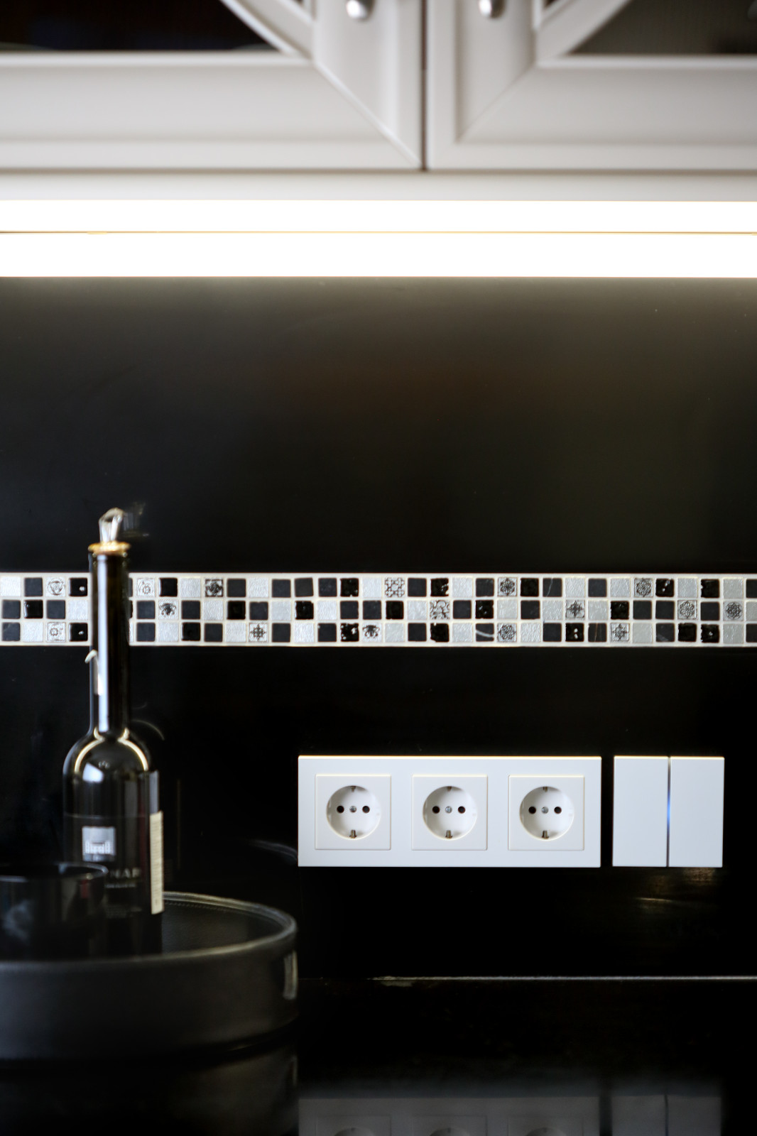 Сенсорный выключатель Basalte Sentido.