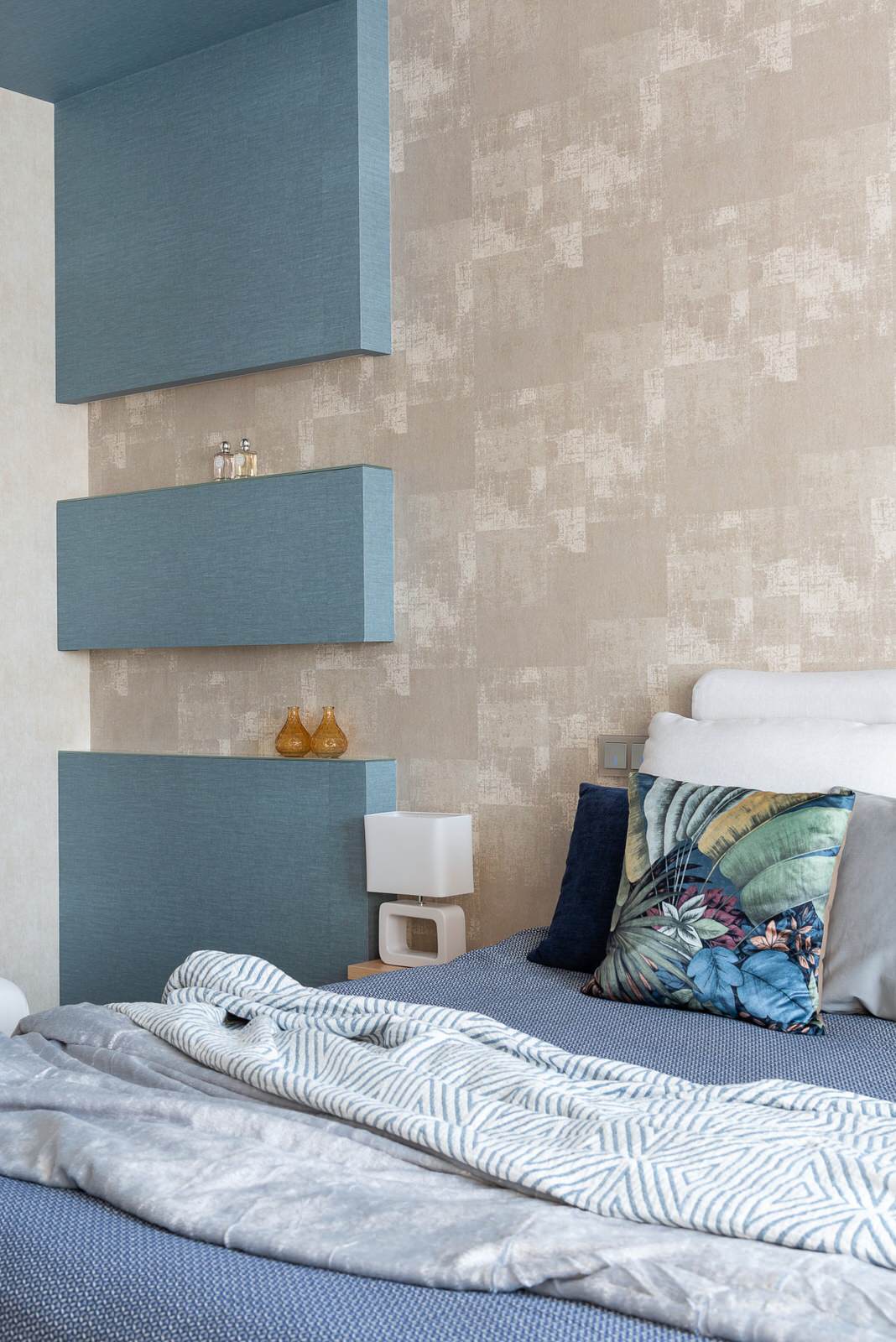 Дом с ирисом