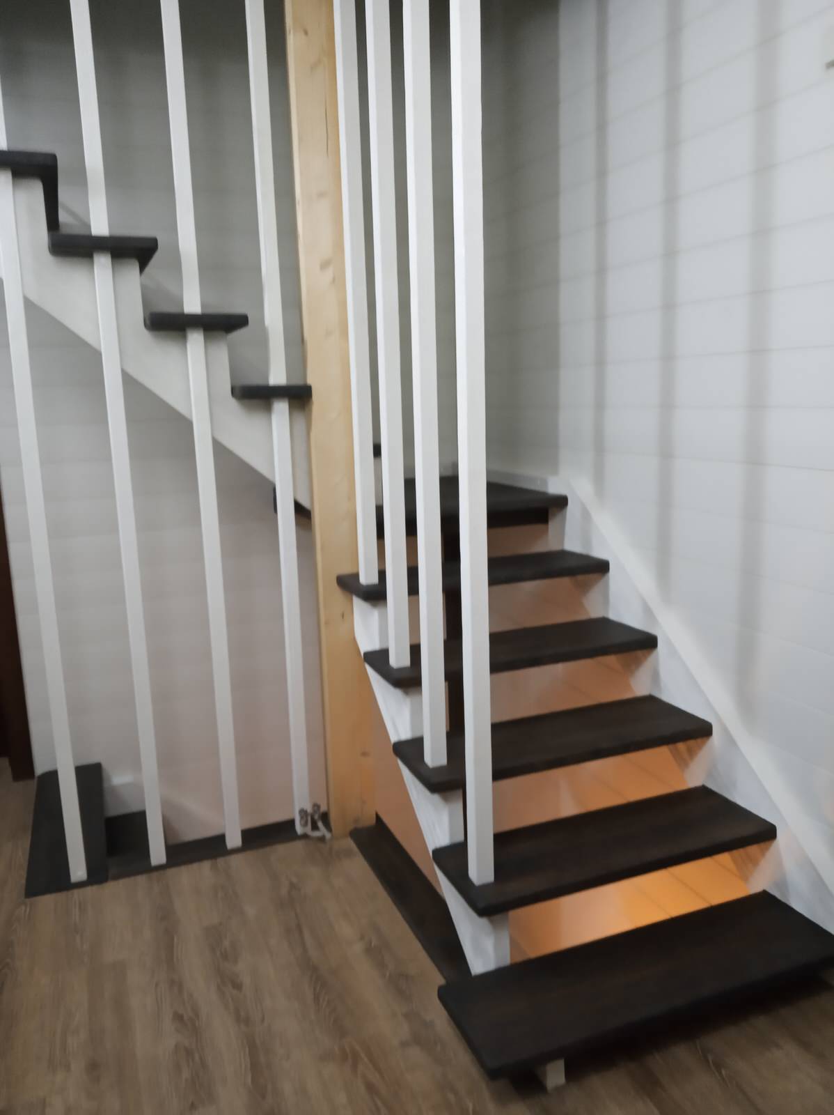 Обложка проекта: Лестница четырёх-маршевая из лиственницы