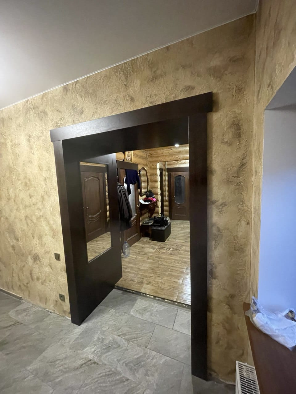 Обложка проекта: Нестандартные обрамления проемов в загородном доме