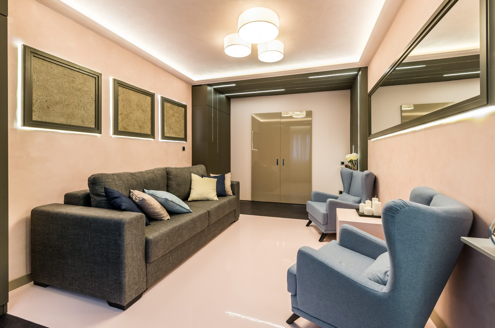 Гостиная под розовой пудрой