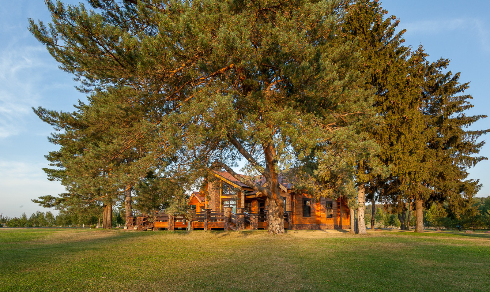 Деревянный дом в классическом стиле