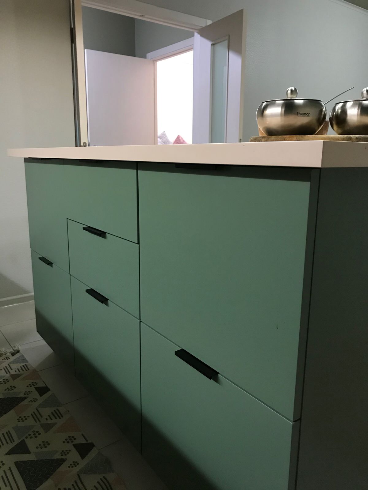 Прямая кухня с островом (ЖК Mещерский лес)