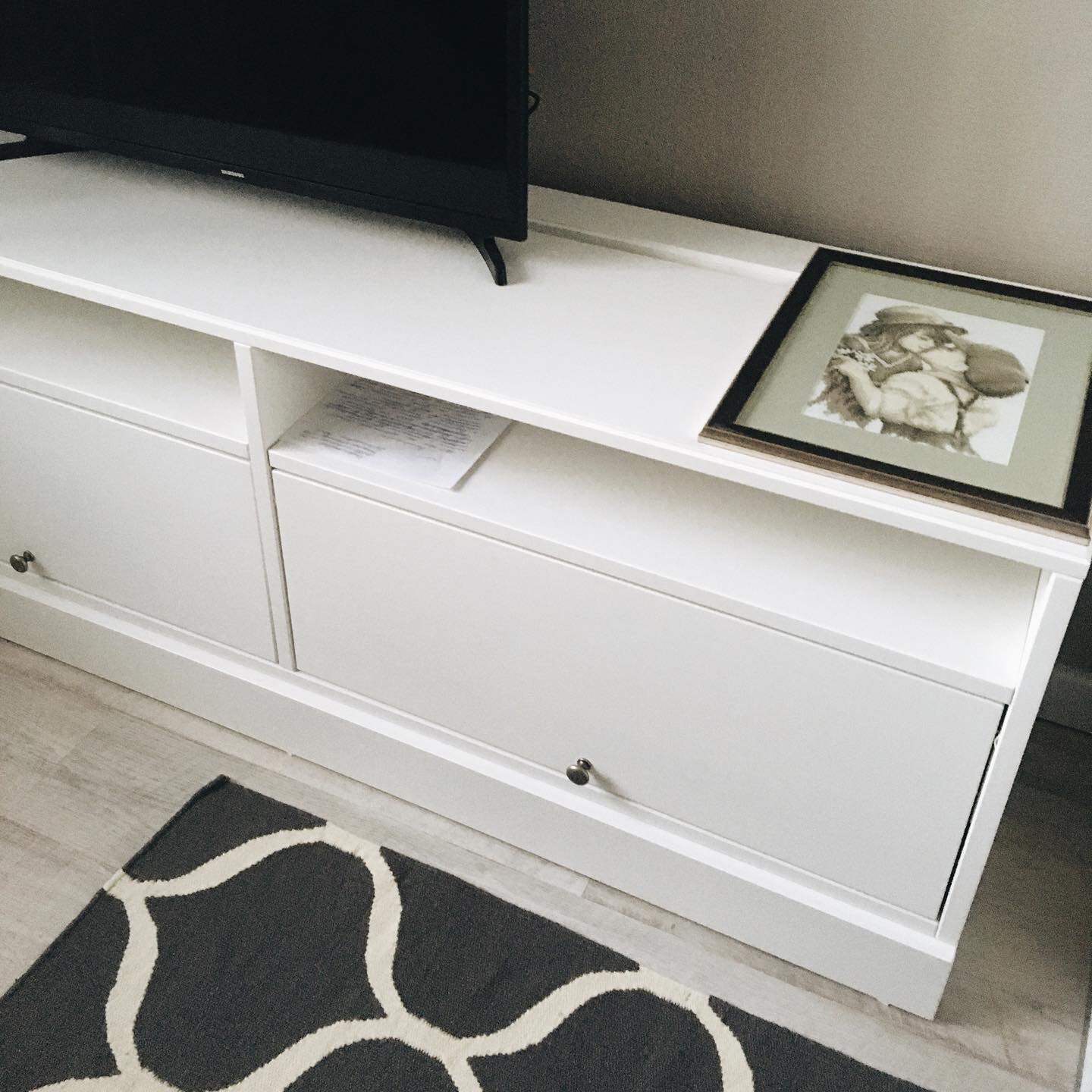 Тумба под телевизор