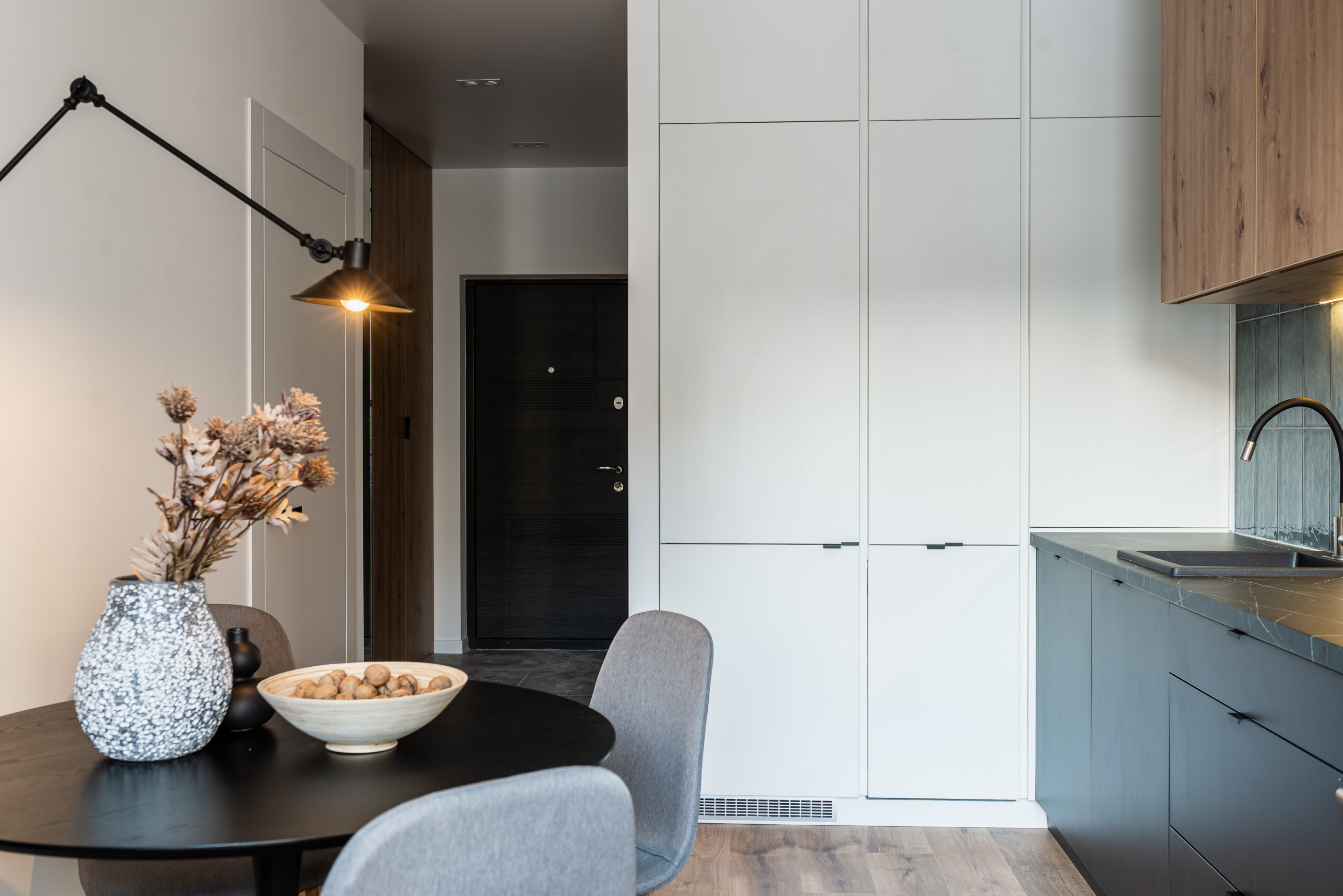 Проект недели: Кухня 12 кв. м. с газовой колонкой [найдите ее]