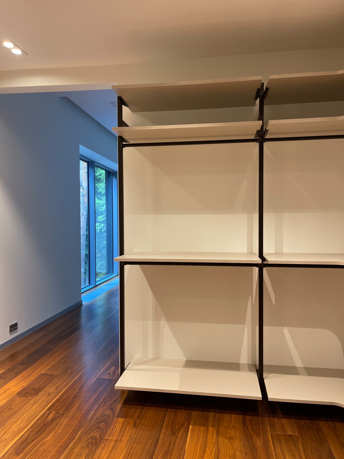 Распашной шкаф с системой RPE raumplus и Гардеробная система UNO raumplus