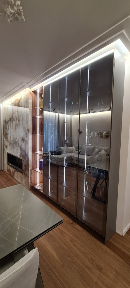 Витрина в кухне гостинной