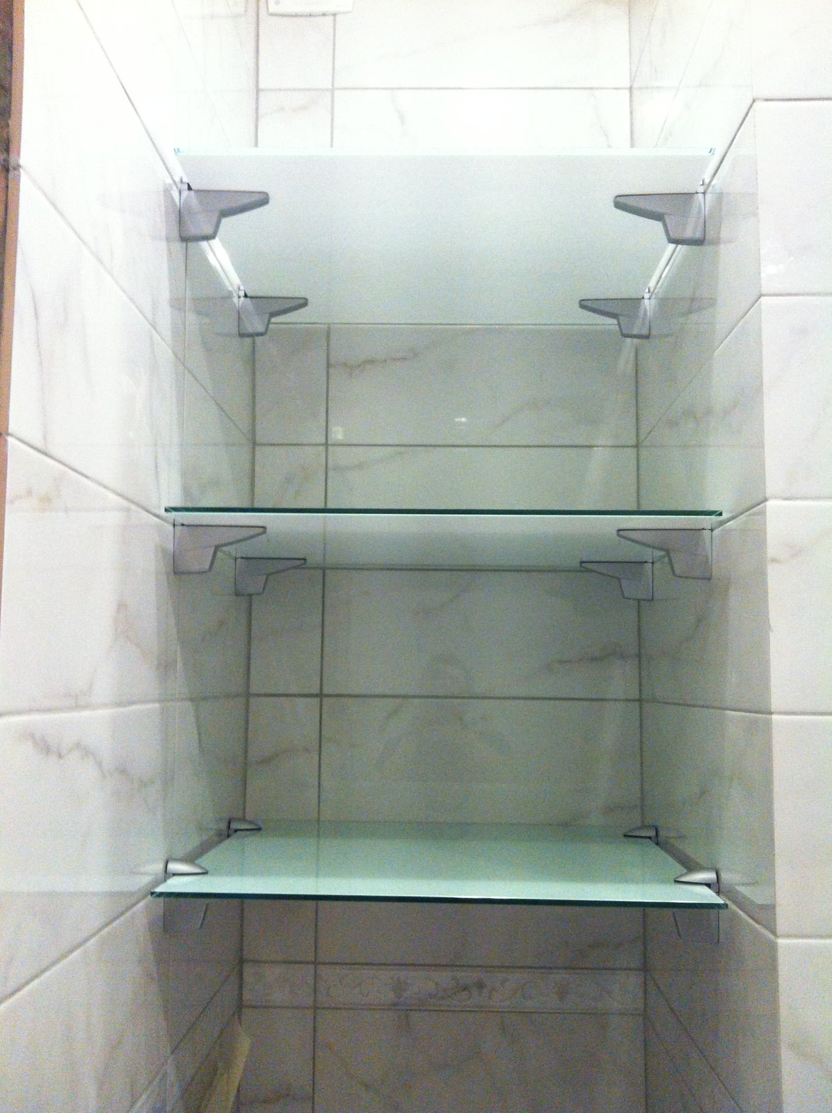 Обложка проекта: Полки из стекла