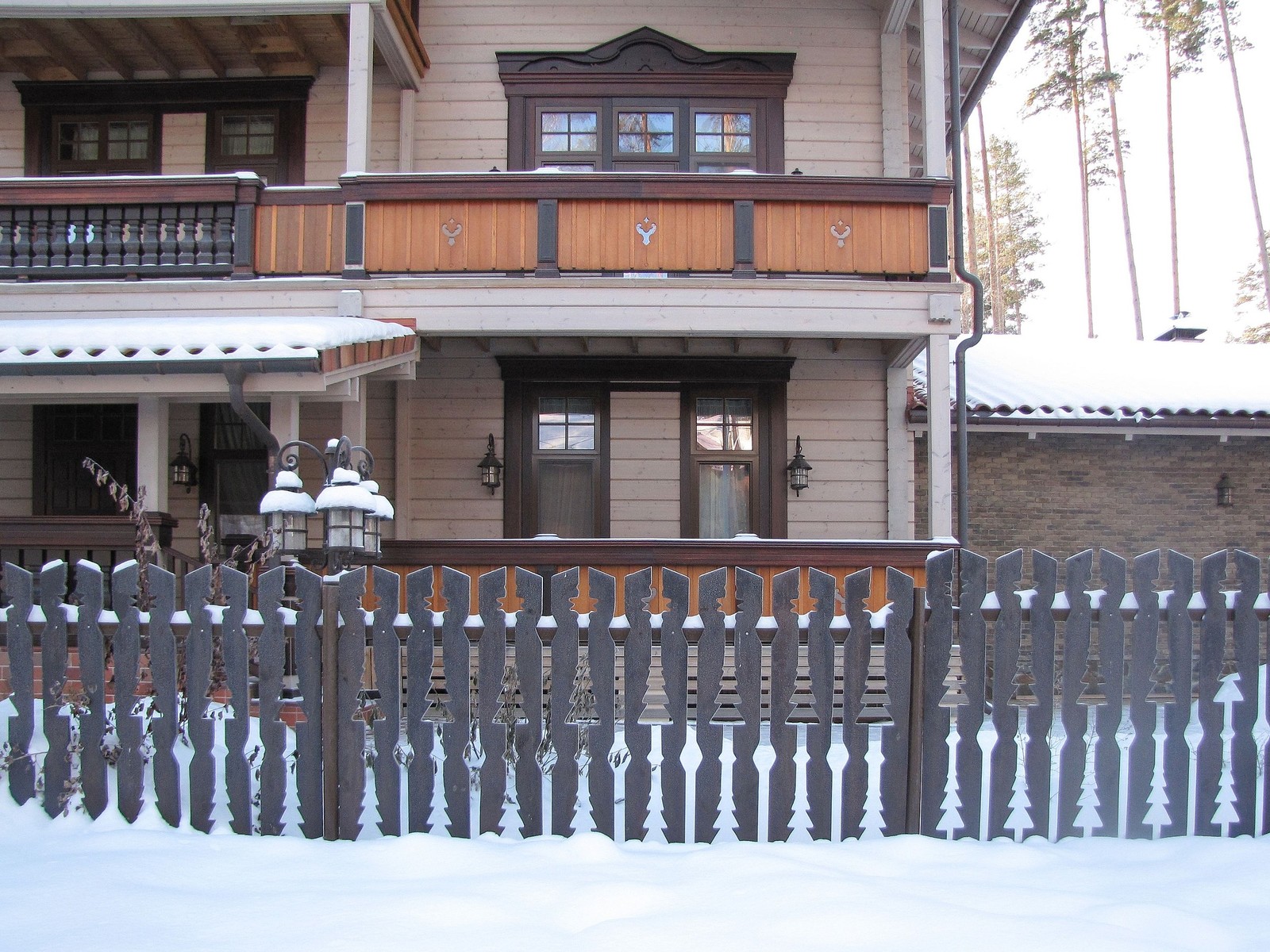 Обложка проекта: Шале в поселке под Екатеринбургом