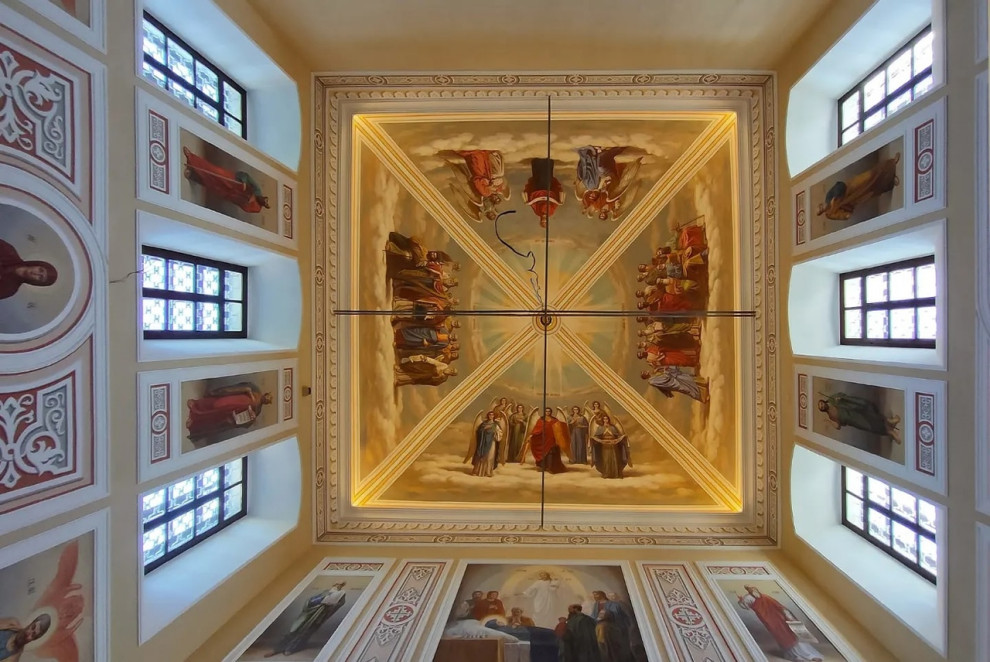 Роспись фриза под куполом церкви