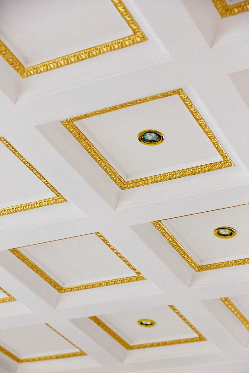 В Золотой оправе