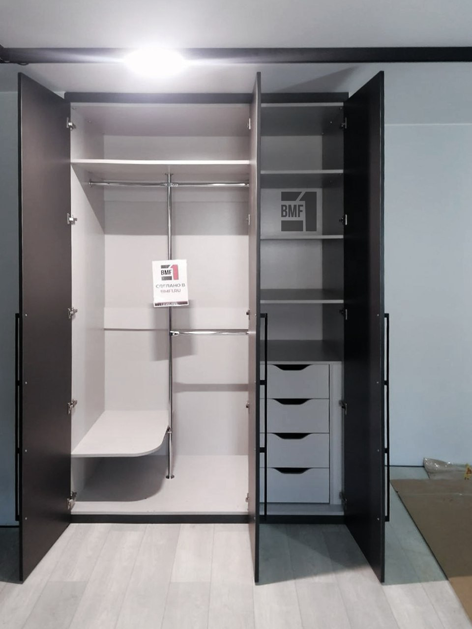 Распашной черный шкаф 30046719