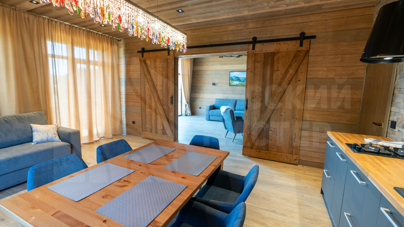 Дом в стиле шале на берегу Правдинского озера