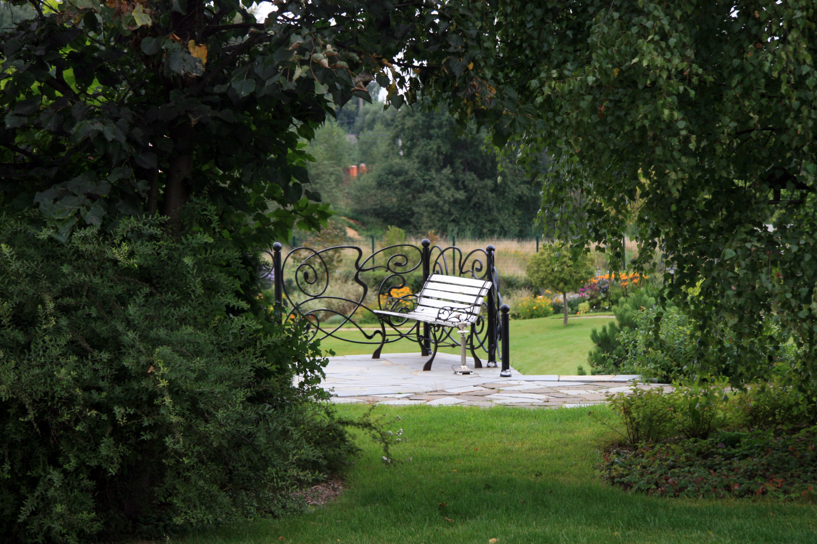 Обзорная площадка со скамьей