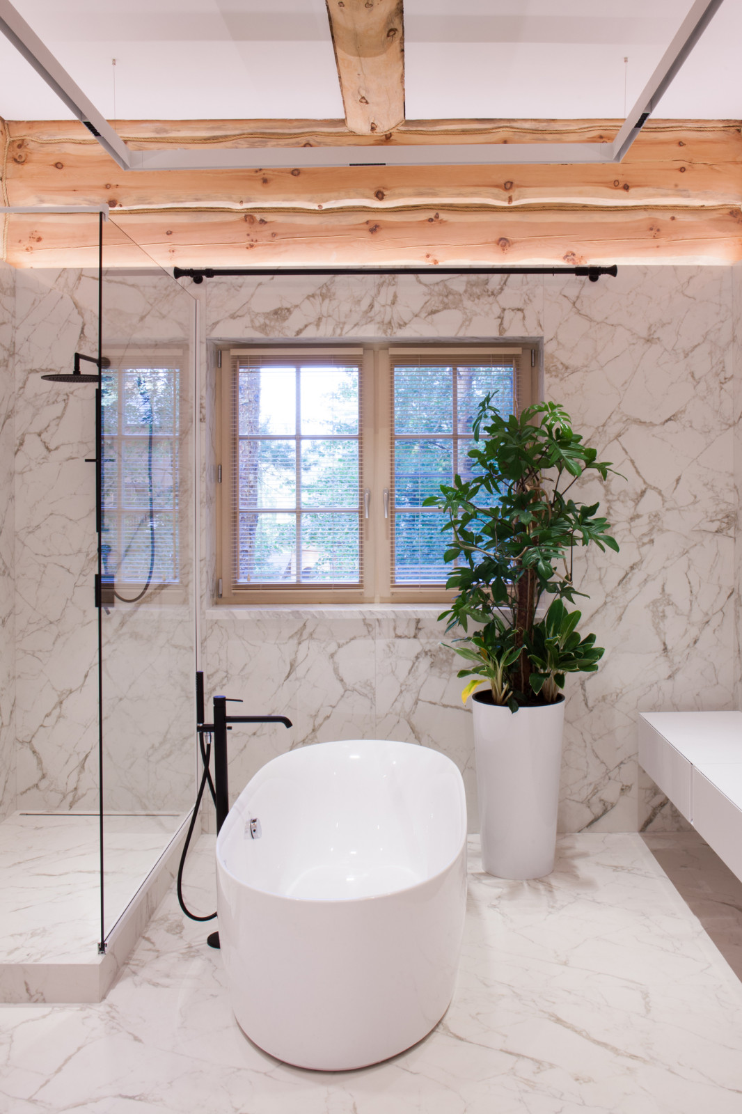 Изба с современным наполнением