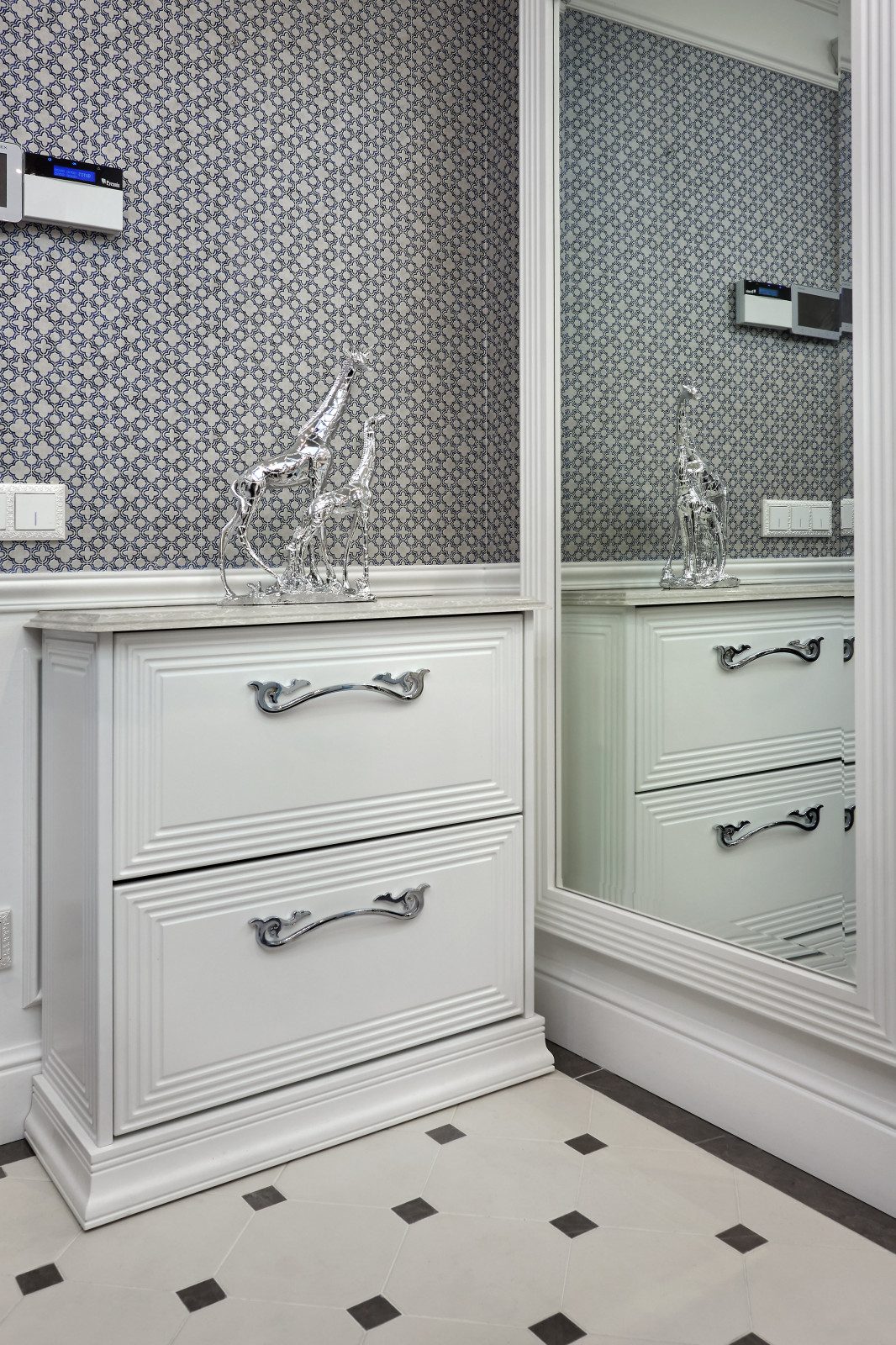 Сакко и Ванцетти (мебель фирмы Selena)