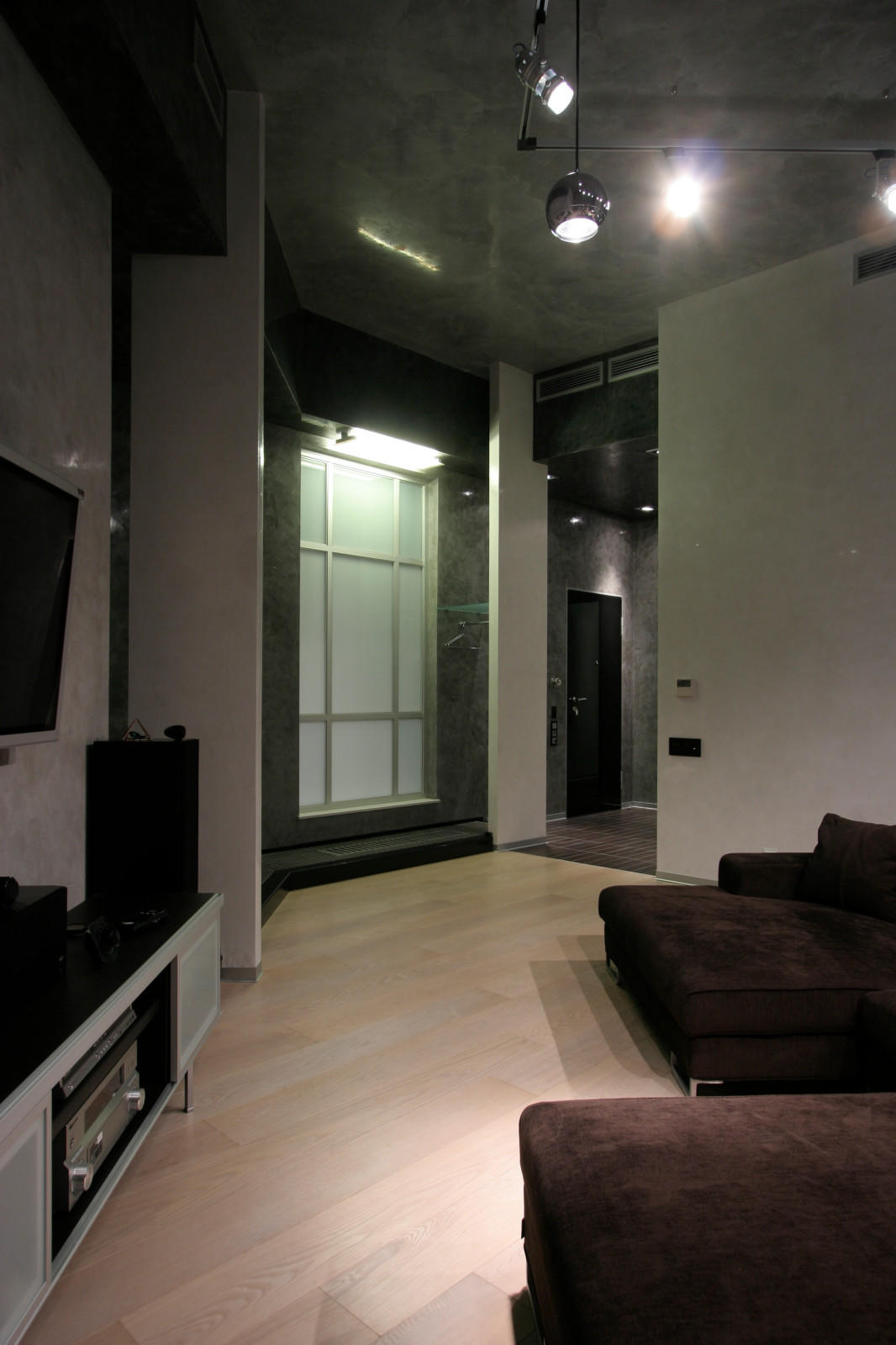 Обложка альбома: Контрастый диван