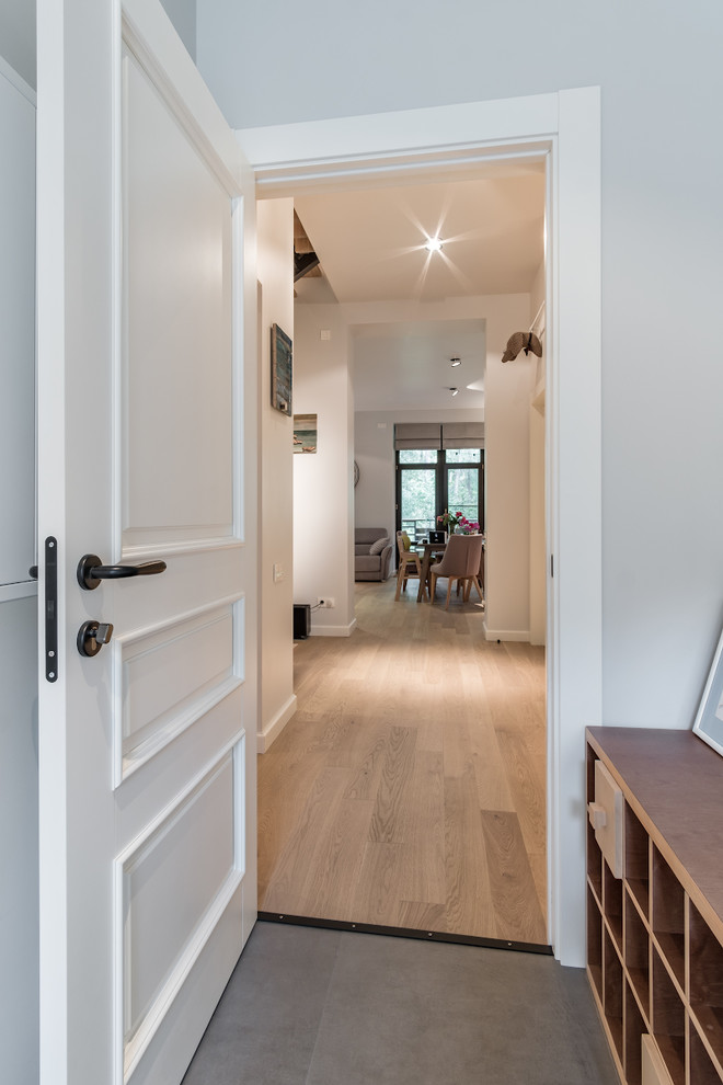 Квартира с разноцветными дверьми