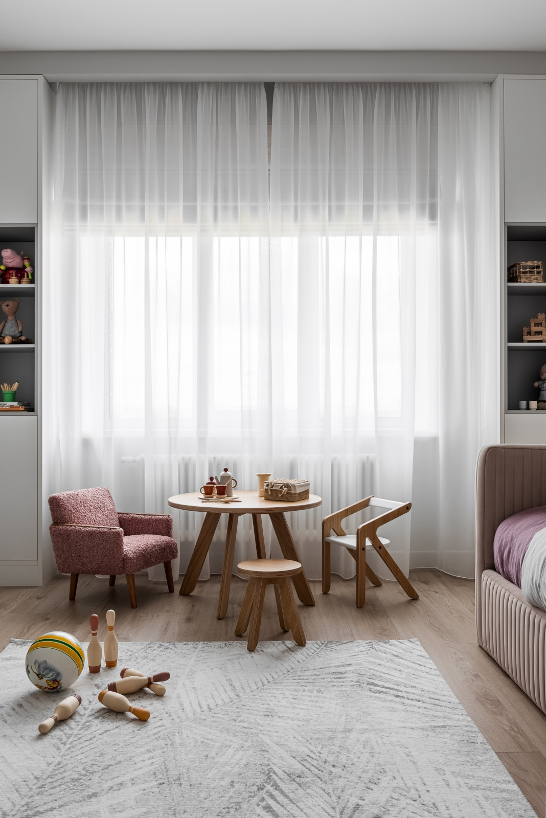 на стороне монохрома