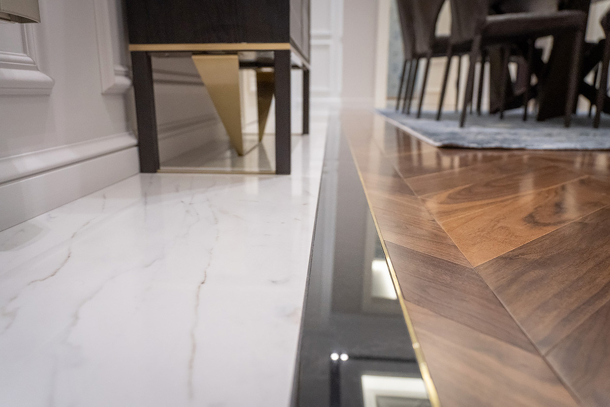 Камень, дерево, латунь. Частный дом в Софии