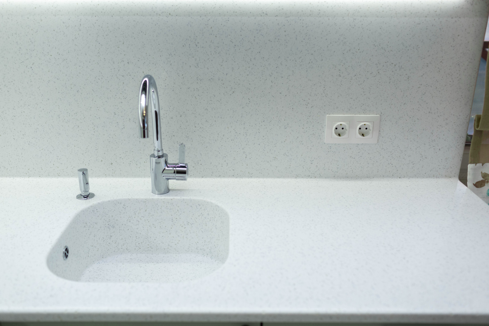 Кухня оливкового цвета