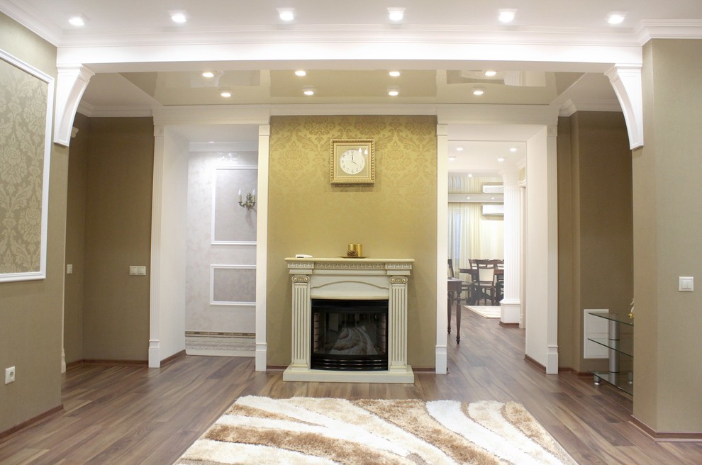 Натяжные потолки в квартире "классического стиля"