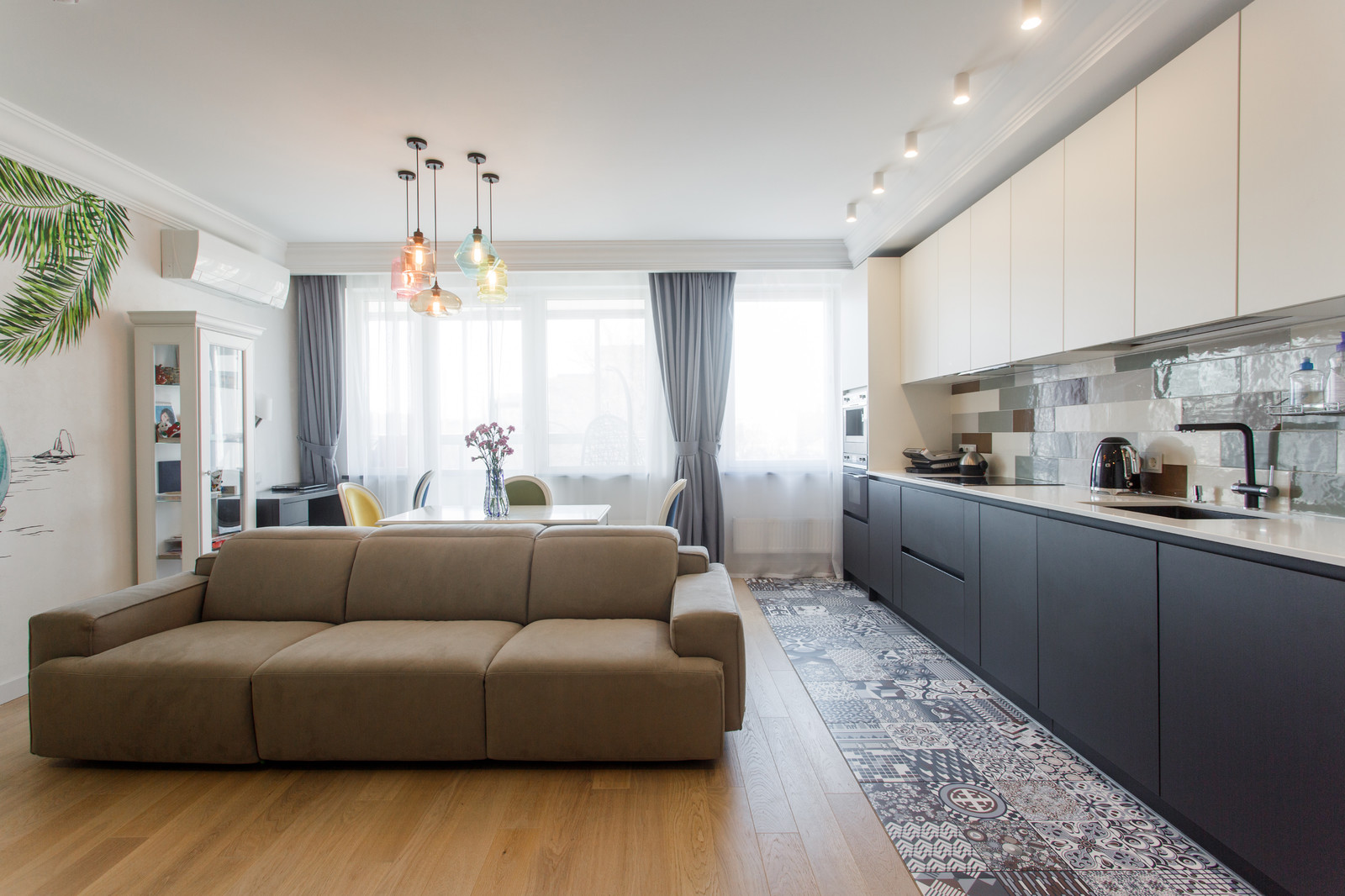 Яркая евротрешка