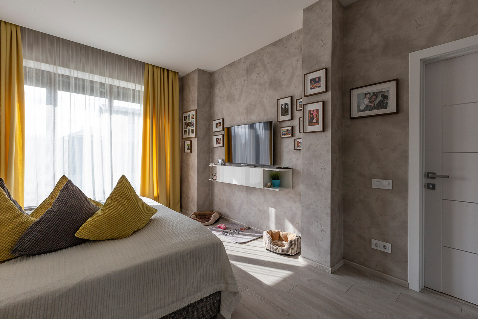 Дом с серебристыми стенами / House with silver walls