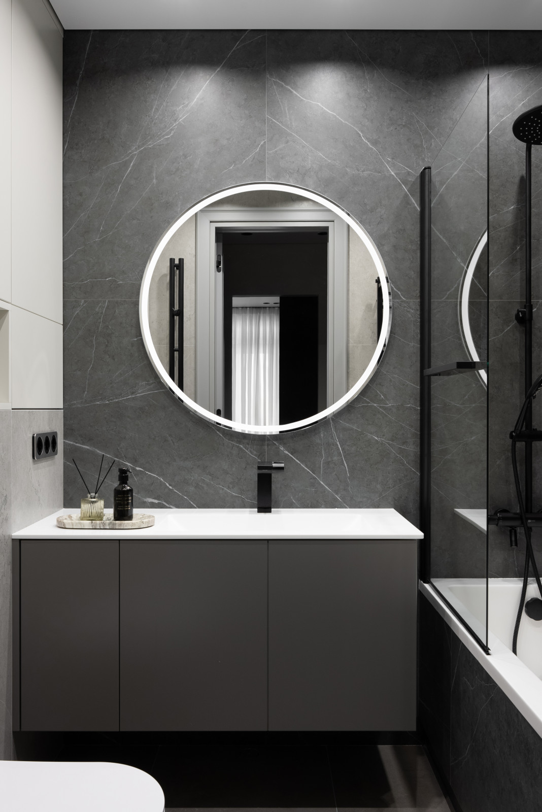 Квартира для семейной пары в серых и бежевых тонах