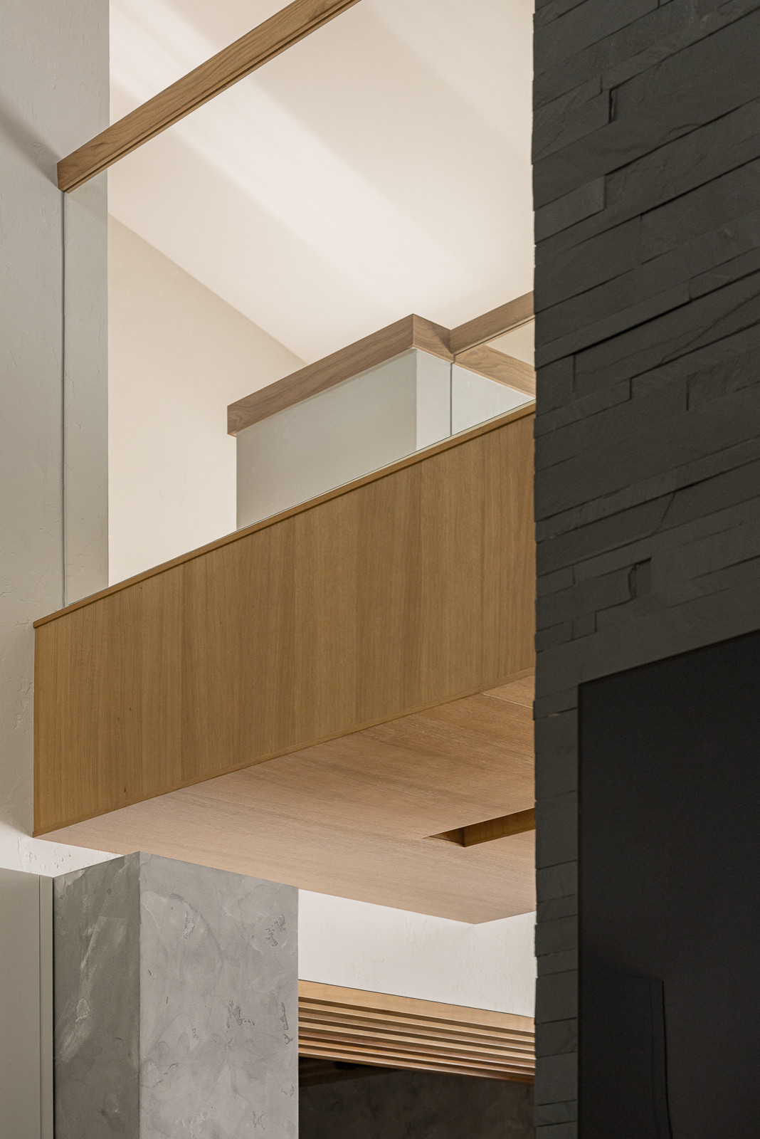 Мебельное наполнение загородного дома. "Родовое гнездо" отца и двух сыновей.