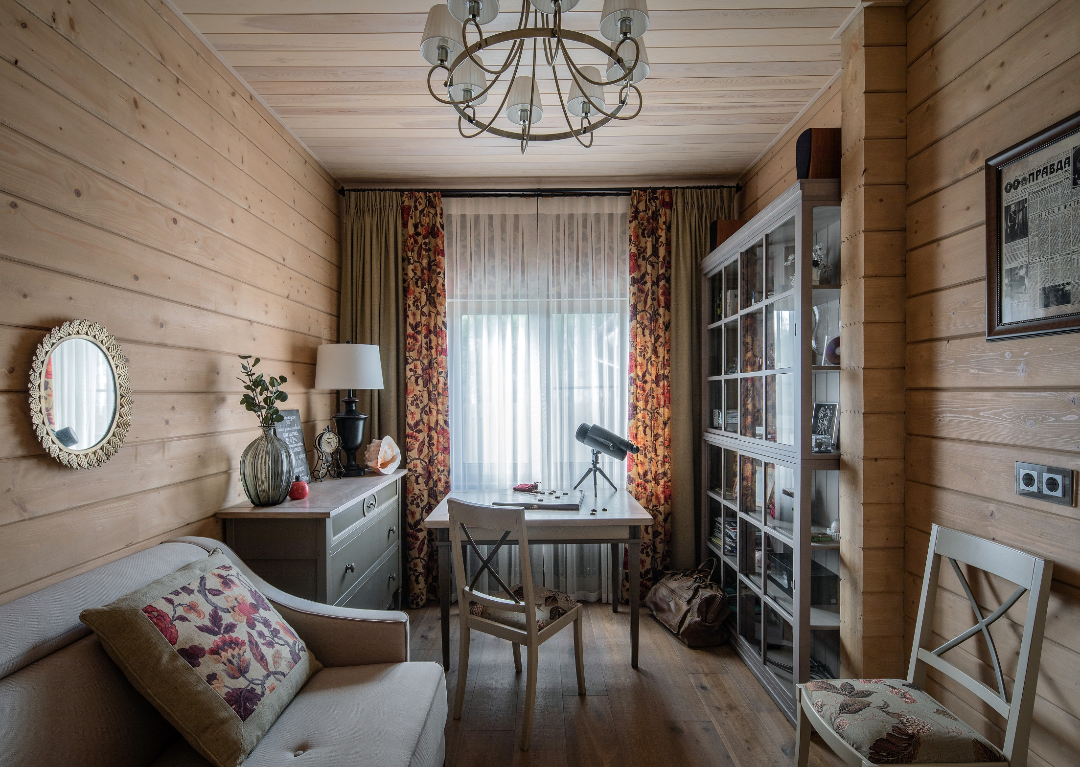 Houzz тур: Загородный дом с березовой рощей и камином