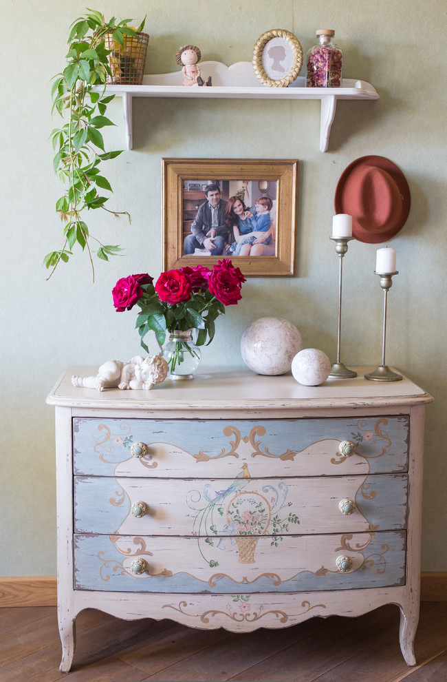 Как из фоторамки сделать необычный аксессуар для украшения дома?