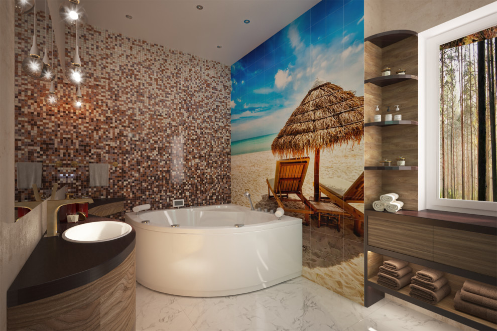 Ванная с мозаичным панно