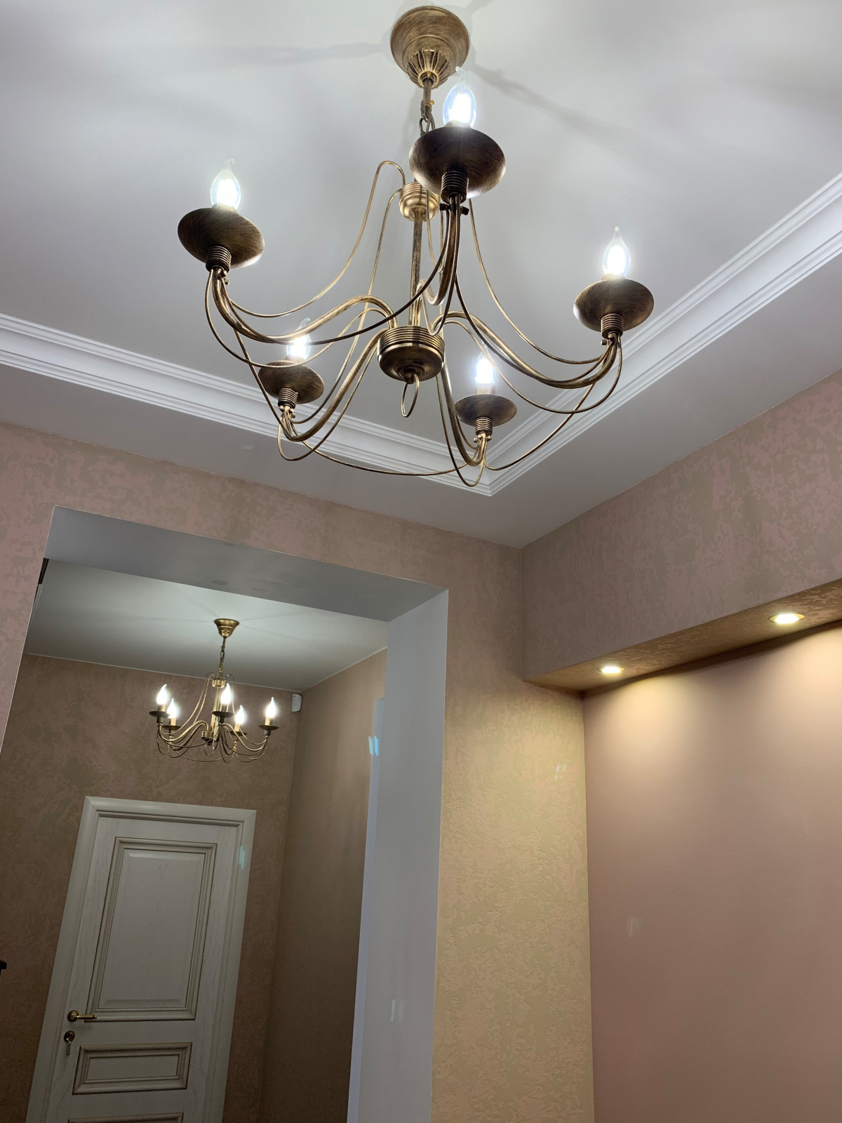 Люстра для холла