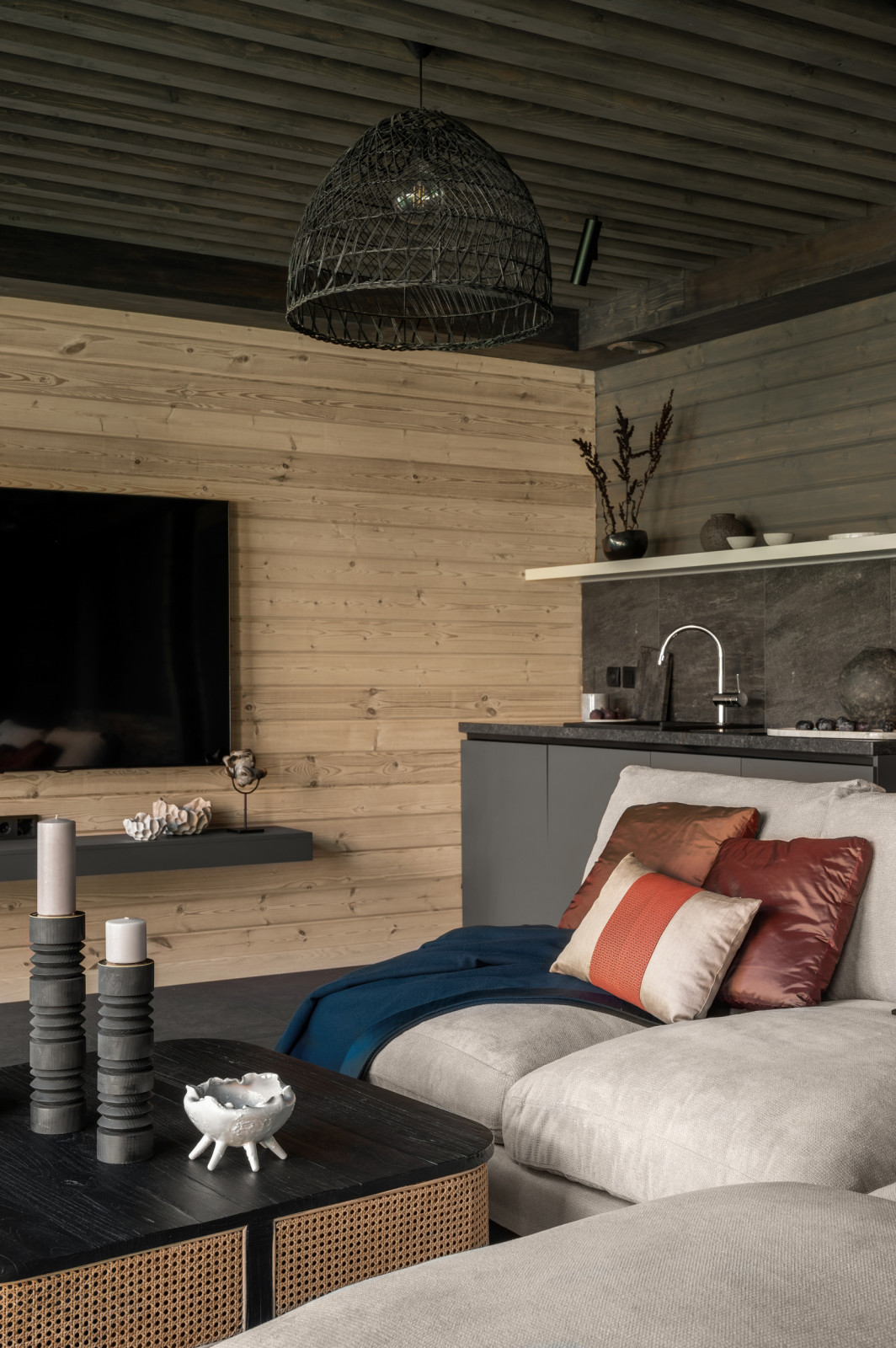 Банный дом 66 м² в темных тонах