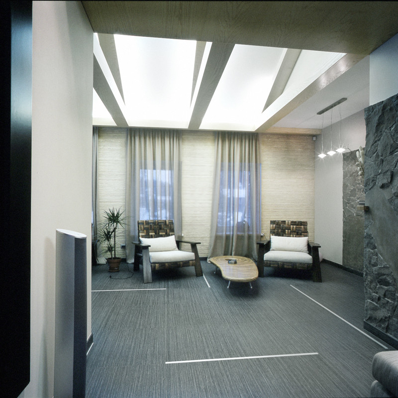 Реконструкция фасада и интерьер загородного дома в Семивраги.