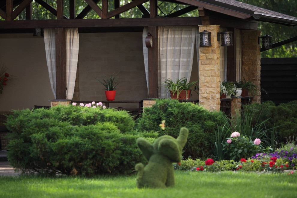 Любимовка. Беседка в пейзажном саду.