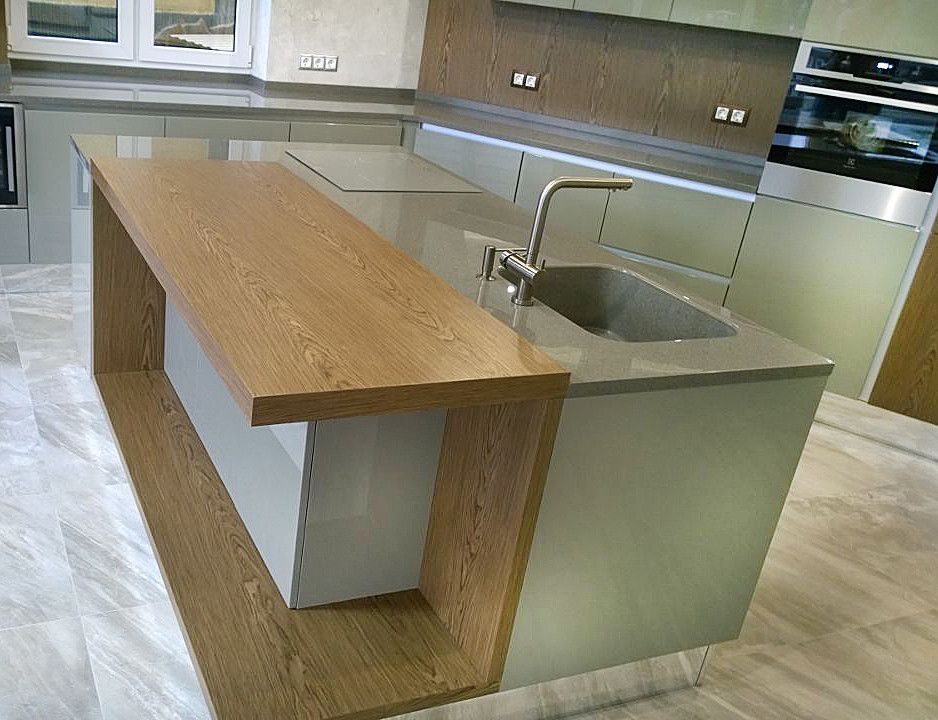 Шпон, стекло, глянец... Кухня-столовая с островом