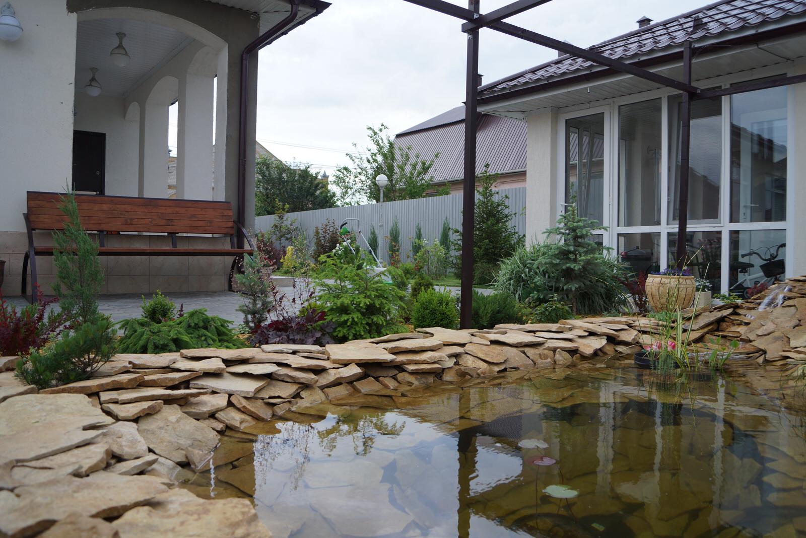 Садовый пруд в африканском стиле