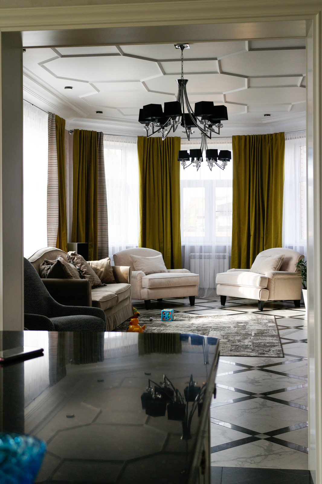 Интерьер двухэтажного дома в пригороде