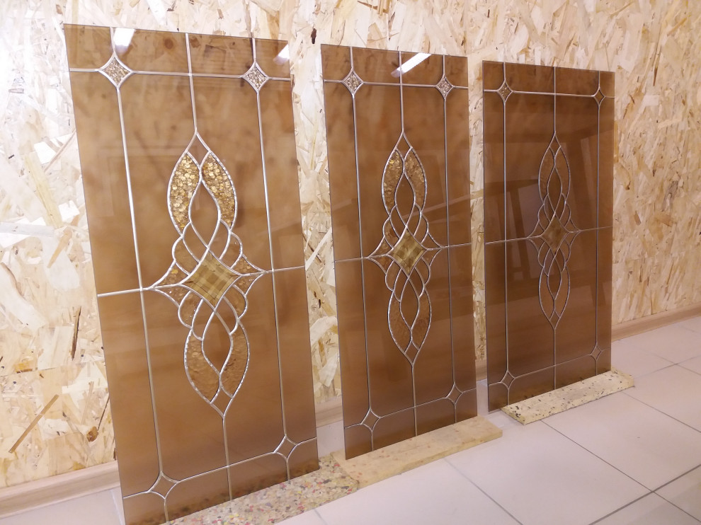 Межкомнатные двери с витражами