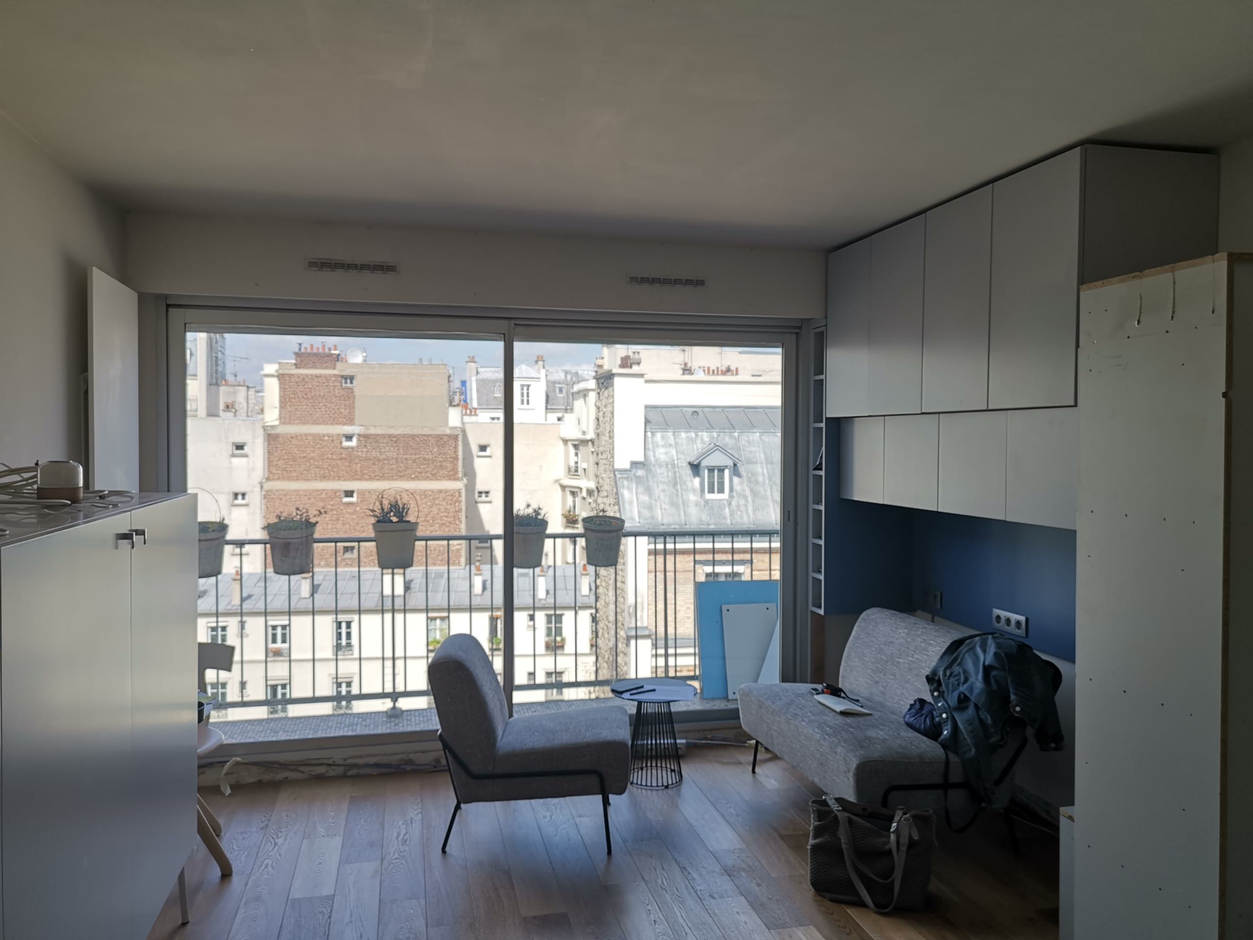 До и после: Студия 30 кв.м со спрятанным столом в Париже