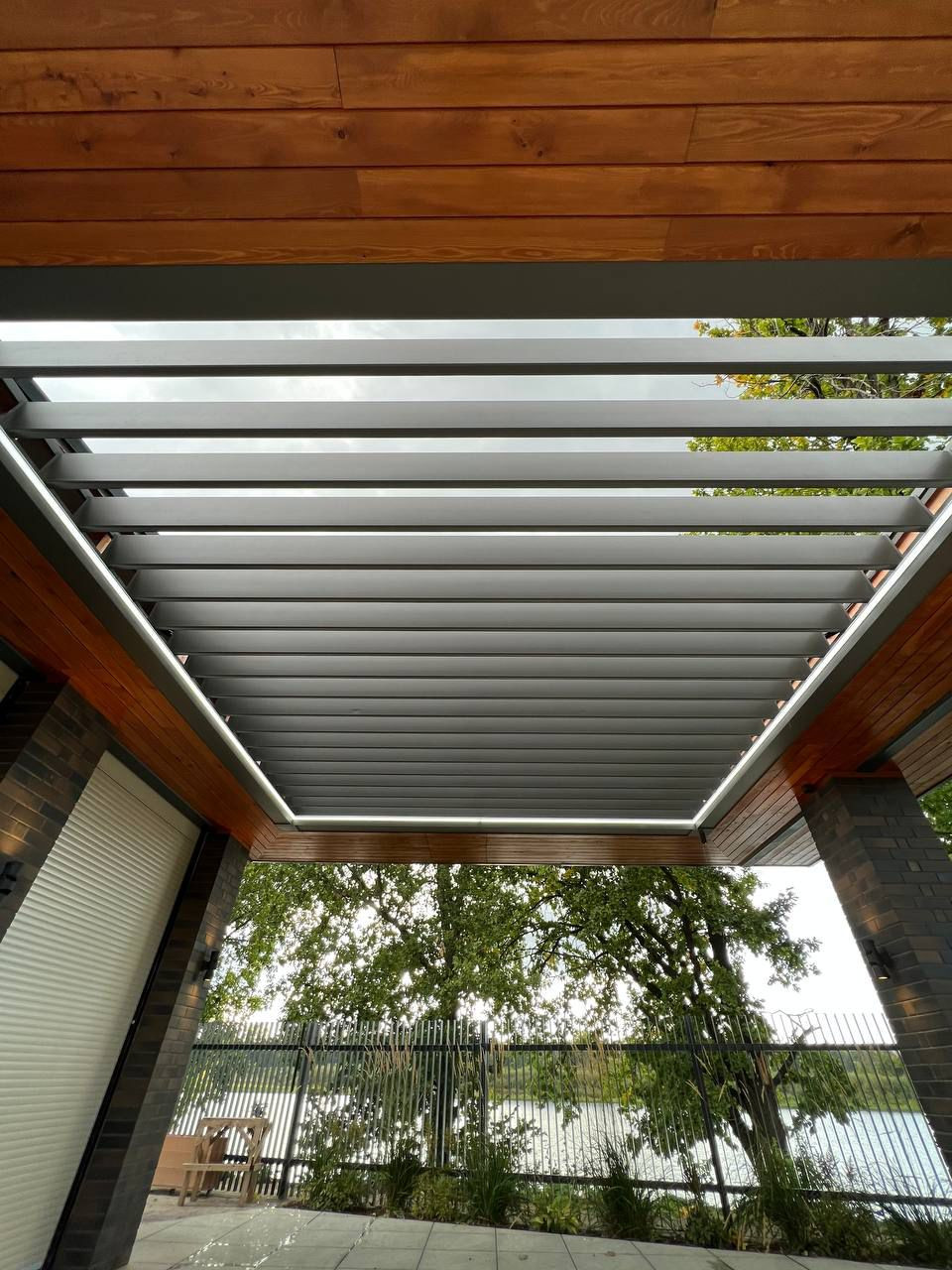 Обложка проекта: интегрированная биоклиматическая пергола