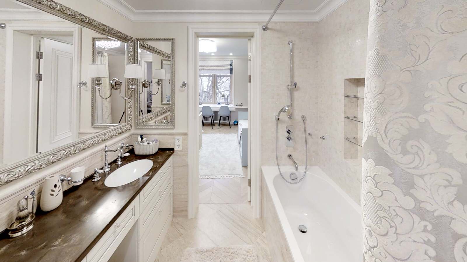 Обложка проекта: Ванная комната с двумя дверями. Проходная комната.