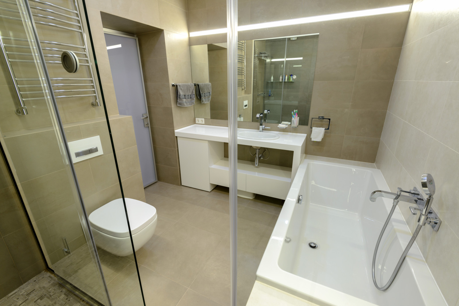 apartment with aquarium