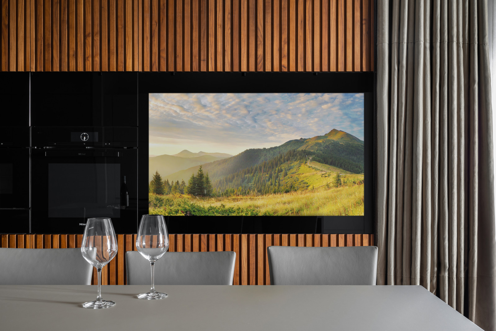 Скрытый телевизор на кухне ЖК Loftec