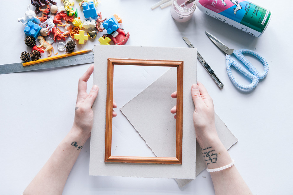 Своими руками: Полка в рамке из остатков Lego, мелких игрушек