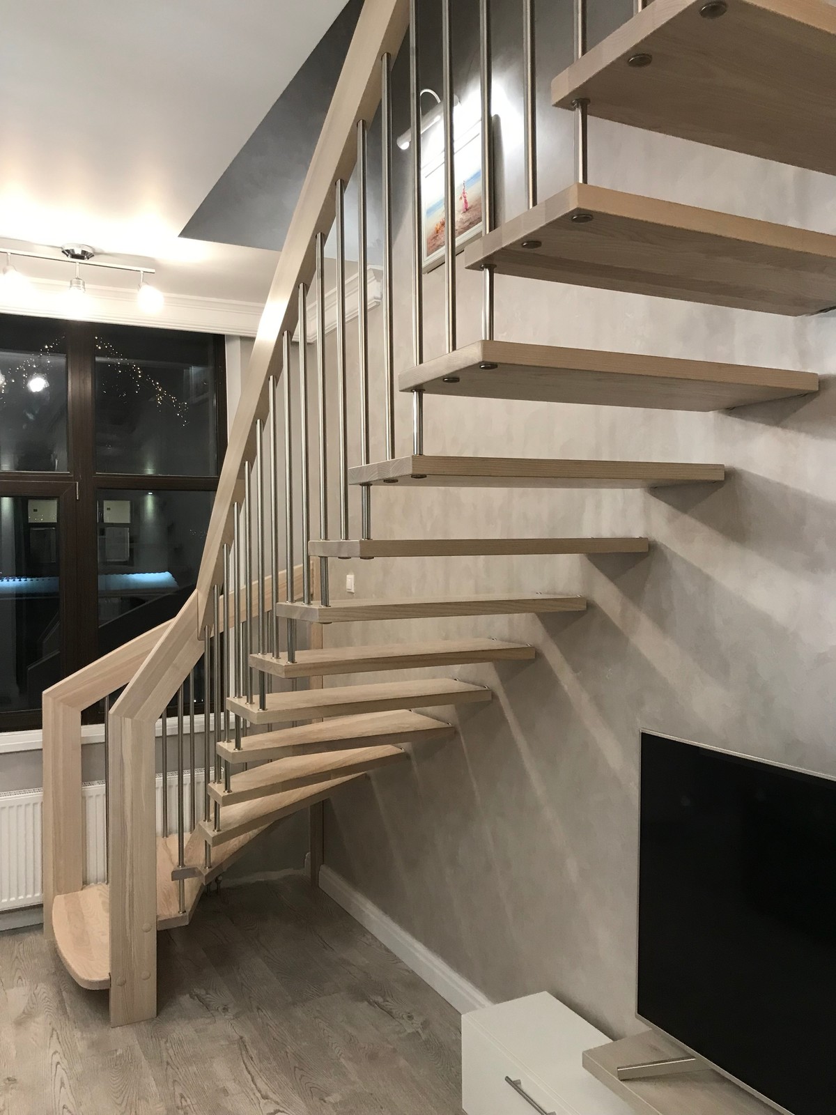 Лестница в двухуровневой квартире