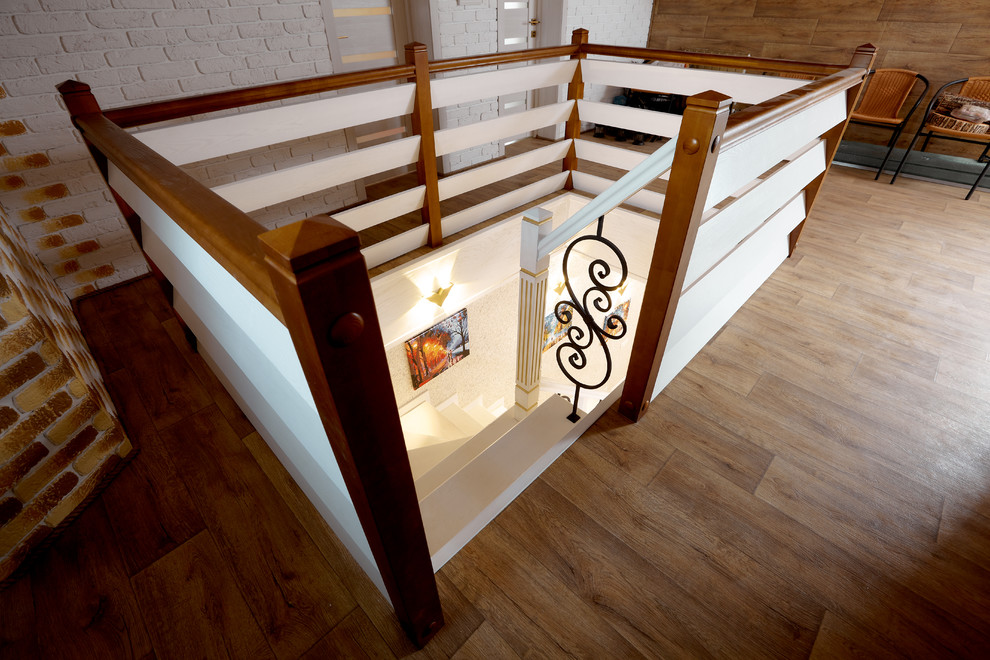 Лестница с кованым ограждением